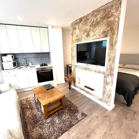 Modern Studio Apartment With Free Wifi Лондон Екстериор снимка