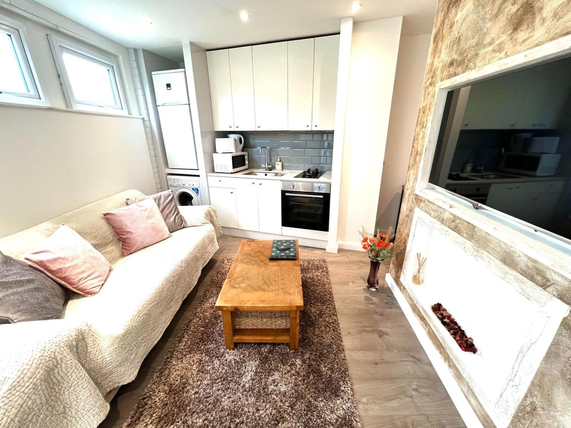 Modern Studio Apartment With Free Wifi Лондон Екстериор снимка
